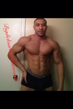 bigdicksaroundthaworld:  Repost with tag…the body builder… 