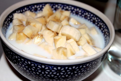 Oatmeal1 cup of oats2½ cups of waterSaltCinnamon or Cardamom1 eggwhite½ tablespoon of 