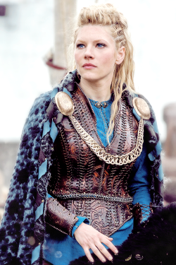 makebeliever: Lagertha   |    Vikings 3.01 “Mercenary” ©Vikings Season 3 premieres Thursday, Feb 19th 2015 on the History Channel.  