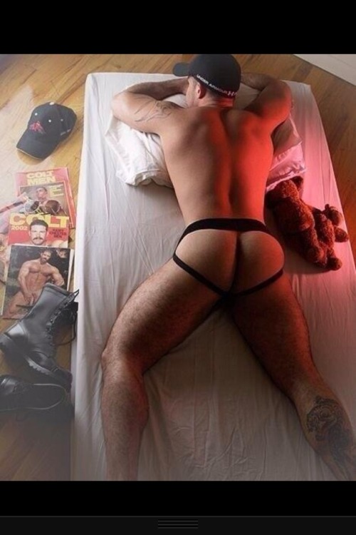 dreamzweaverin:  cakes. 