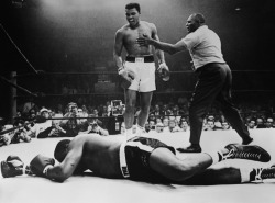 bestofboxing:  theanticool:  Happy Birthday Ali. Glad to hear he’s out the hospital too.  Happy birthday!