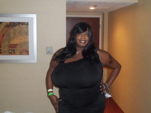 iloveblackbbw:  Busty!  porn pictures