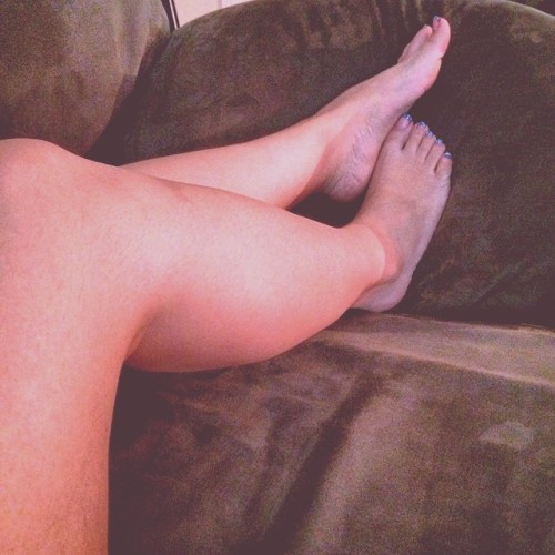 woomico: #legs #feet #fetish #footjob #footporn #footfetish #footjobworthy #toes #tinyfeet #pedi #pe