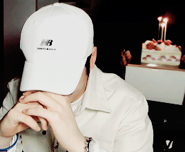 asterocky:  when bin surprised eunwoo with a birthday cake