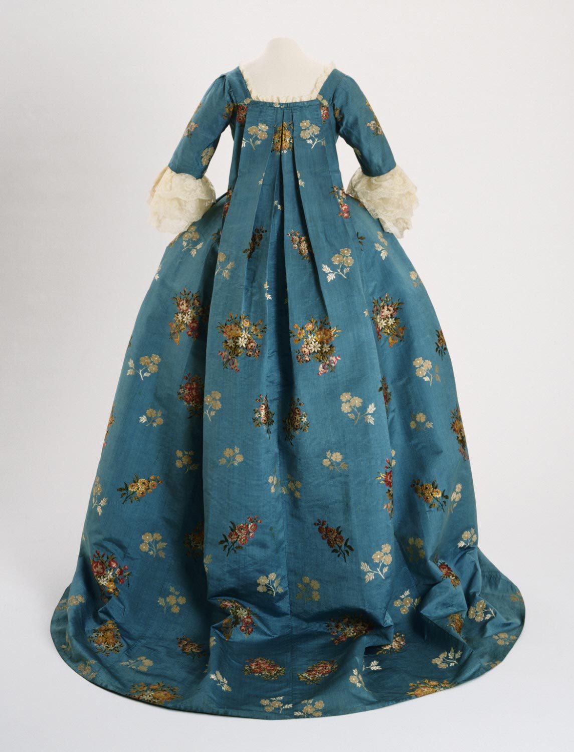 lookingbackatfashionhistory: • Woman’s Dress (Open Robe à la française and