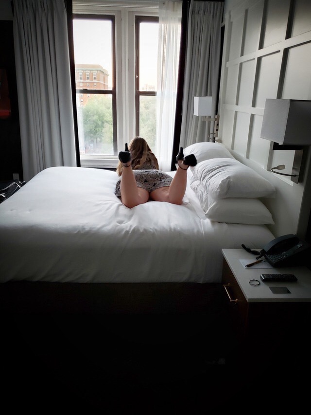 1luckyhotwife:  So sometimes the best laid plans… don’t always go as planned… but I don’t let it bother me because I know I’m still getting laid😁@1luckyhusband  & I checked into our hotel later than planned & I debated dresses, shoes