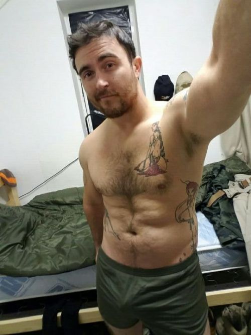 jackknopf:  http://jackknopf.tumblr.com  This hottie could pound my ass anytime 