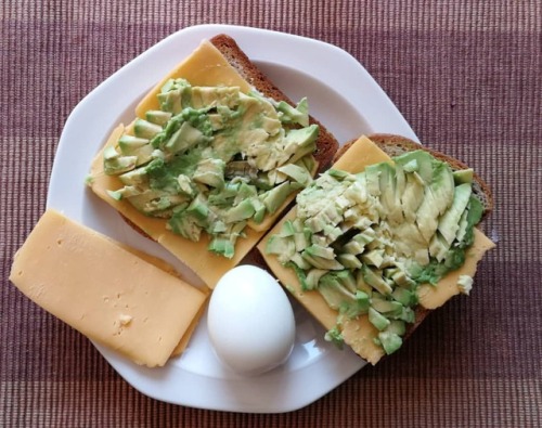 alittlebitofketo: Avo toast, cheese and an egg.#sugarfree #lowcarb #foodpics #pcos #healthyfood #f