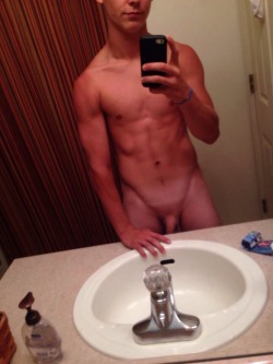 straightnakedselfies:  Austin loves playing