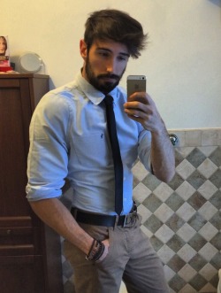 bahamvt:  as i said a few days ago i suited up again, now with 100% more beard lookin like your daddy 