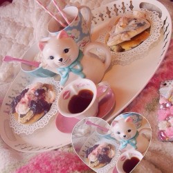 pinksugarrr:  Breakfast in bed on a lazy Sunday 