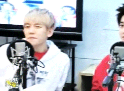 byunbunnie:  baek singing don’t go and then realizing he’s on camera 