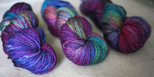 hiddenpurls:Celebrate 10 years of Malabrigo with new colorway “Aniversario” (shown in Ma