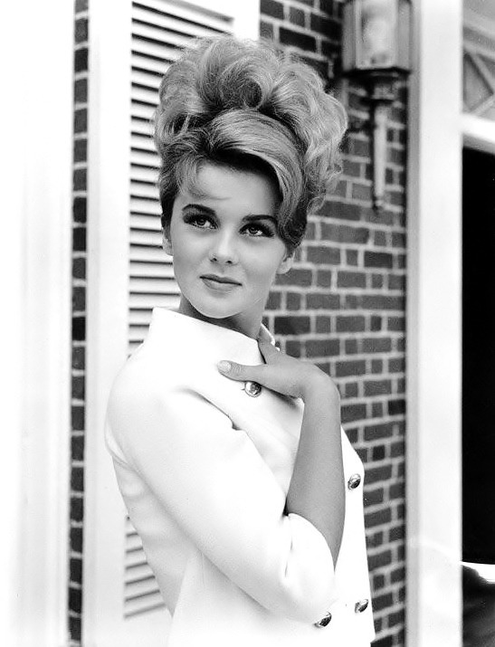 sparklejamesysparkle:  Ann-Margret by Virgil Apger, publicity portrait for the MGM