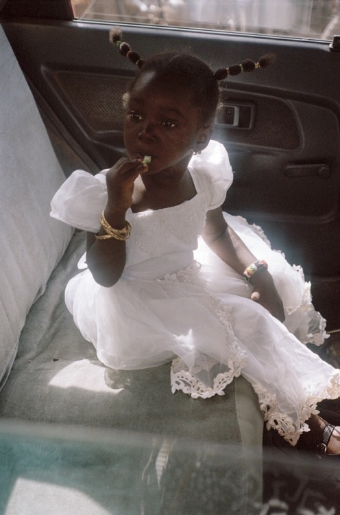 s0ur:A portrait of a little girl in the backseat of a car. Mali. ©Delphine Diallo