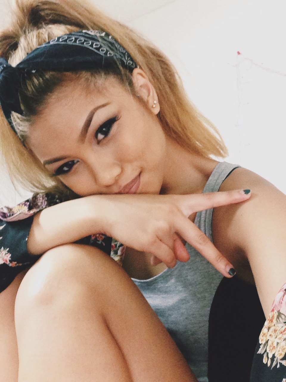 avi-g:  beyonduniquee:  she looks like jhene aiko or is that just me?  i see it 