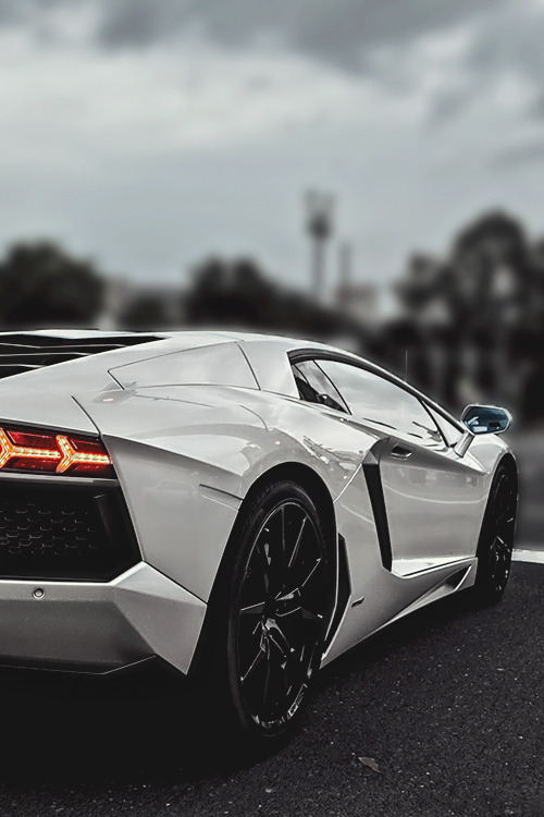 carbonandfiber: Lamborghini Aventador