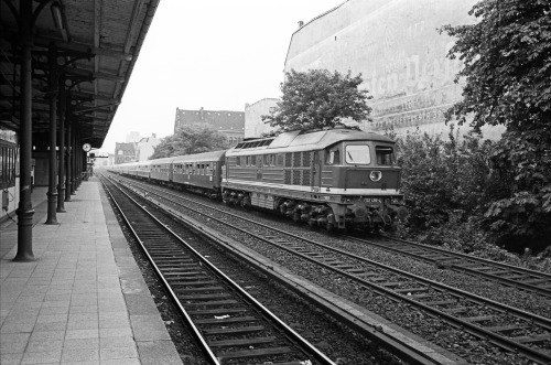 East German train running through Savignyplatz S-Bahnhof in 1986. The engine type is a Russian class