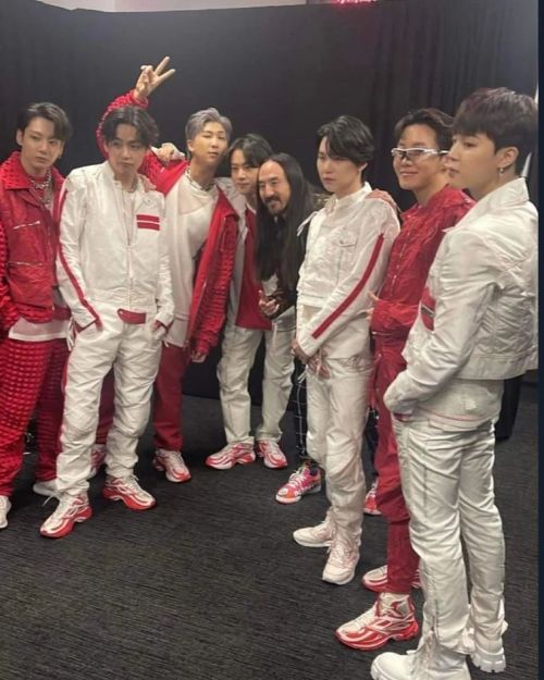 It’s not on set list, but… #steveaoki #KimNamjoon #KimSeokjin #MinYoongi #JungHoseok #P