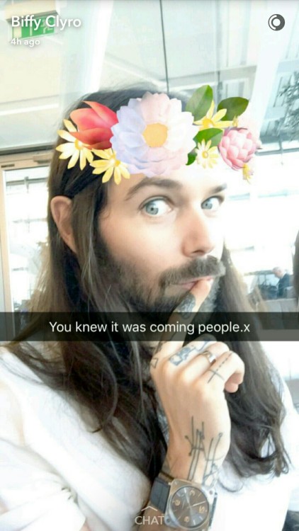 iwontgowherethesundoesntshine:Biffy discovered Snapchat. This will be funny 