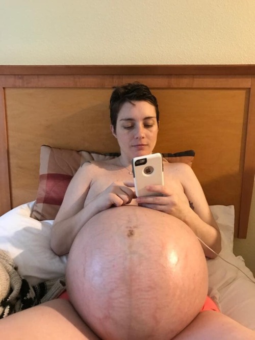 greatbigbellies-captioned:  So it was just supposed to be some little idle game, something to pass the time that played itself while she was working. Turns out it was a LOT more than that. She found it weird that it requested to link to her fitbit, but