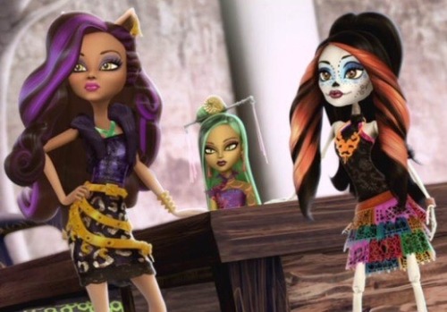 Clawdeen, Jinafire and Skelita in Scaris