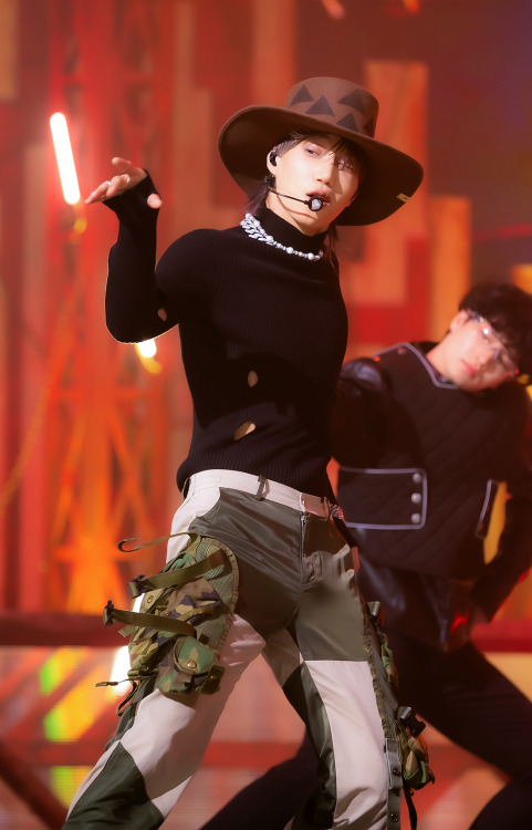 [201208] KAI: SBS Inkigayo debut stage, PD Note website update