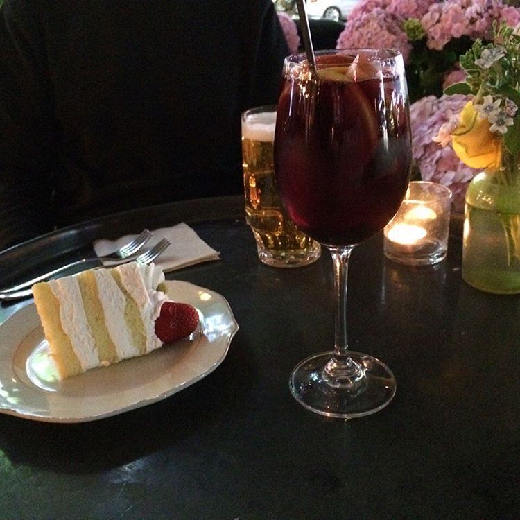 lavendergin:  https://www.instagram.com/p/BEq_vspLdoh/