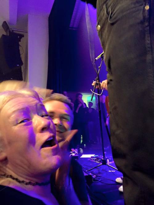 princess-kingofooo:UK Damned fan privilege: being close enough to get teabagged by Dave Vanian.