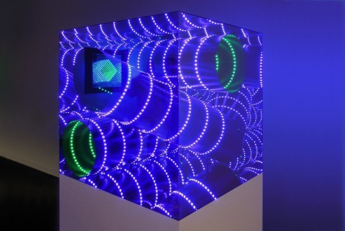 staceythinx:  Infinity LED light art by Hans Kotter Kotter on his work:  No other element inﬂuences our planet more than light. Light has enchanted me because of its inﬁnite variations and this aspect inspired me to investigate its composition and
