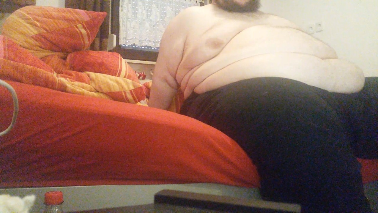 Showing my fat!Currently I weight around 508 lbs and my last video was some time