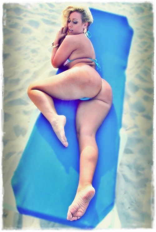 country4lyfe:  assadoro2:  “From Brasil With Big Butt Love” (Thick & Booty-Full)  Isn’t that Jenna Shea?