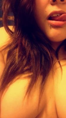 im-secretly-a-slut:  Ask for my kik. ;)   Asking for kik&hellip;xxx