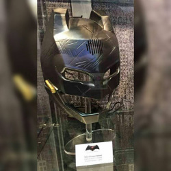 supermanspoilers:  Batman’s Voice Changer