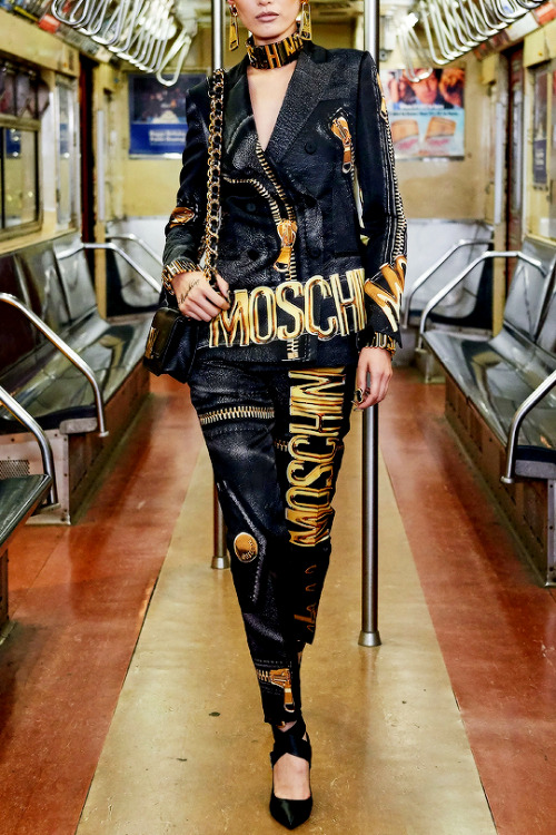 MOSCHINO Pre-Fall 2020if you want to support this blog consider donating to: ko-fi.com/fashionrunway
