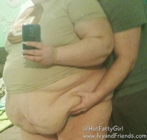 hotfattygirl:  Tfw he grabs your belly and tells you how fat you are. 😍😍😍 