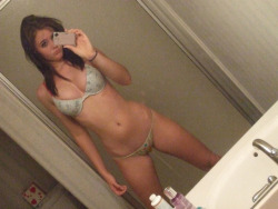 pissingbikini:  Now it became fashionable to piss through the thong, this is a woman very exciting. Girls practice pissing through thongs and put videos and photos on the blog