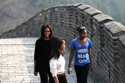accras:  First Lady Michelle Obama and daughters Malia &amp; Sasha visit the Great Wall in China, 3/23/14. 