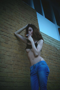 xxiwylona:  Smoke that blunt