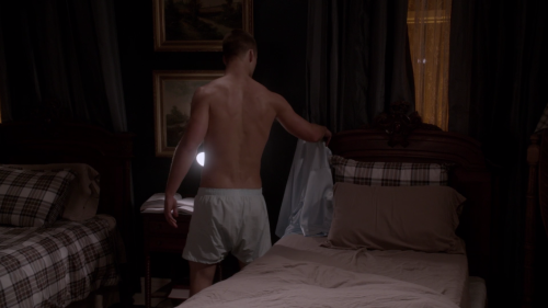 celebundiedrawer:  Glen Powell in Boxers on Scream Queens!