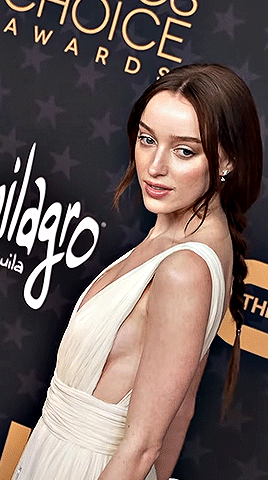Phoebe Dynevor Attends The 28th Annual Critics Choice Awards (2023)