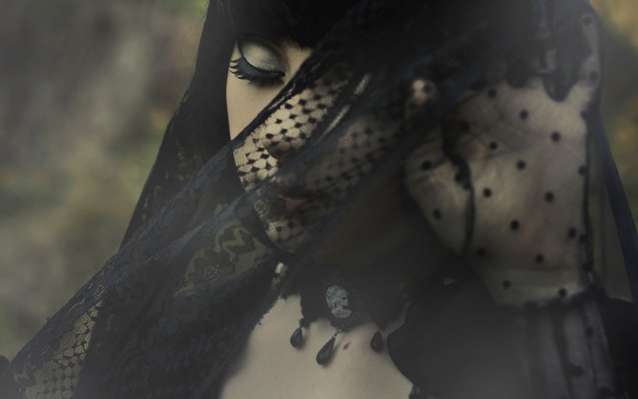 sakesuality:  Gothic lolita photoshoot - part 8. Uhh, after this whole spam of head
