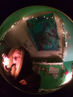 you-be-trippn:MY Stoner Princess