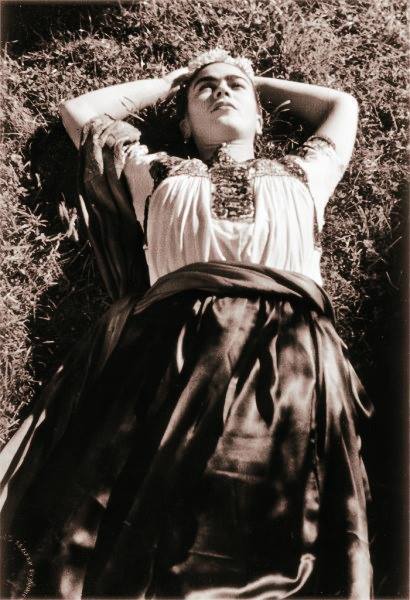 frida-kahlo-love:    “Los placeres de la vida, siempre se viven con los dolores
