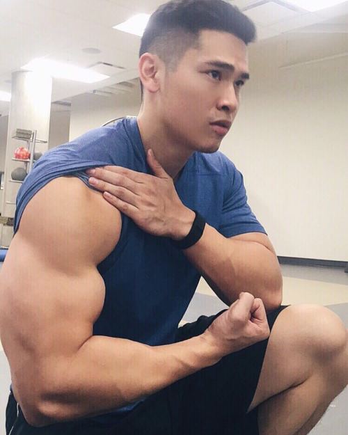 asiangay86: Cool and muscular Asian men, if you want to see more, please click here →Asian gay 86 My