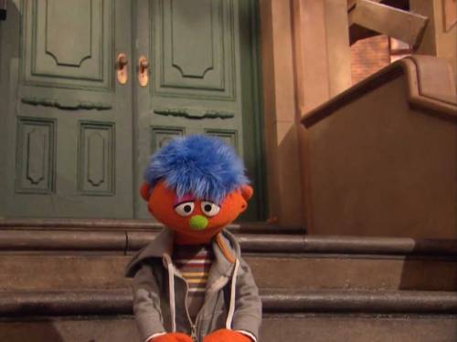 fishingboatproceeds:pennyforurthoughts:approachingsignificance:Sesame Street reaches out to 2.7 mill