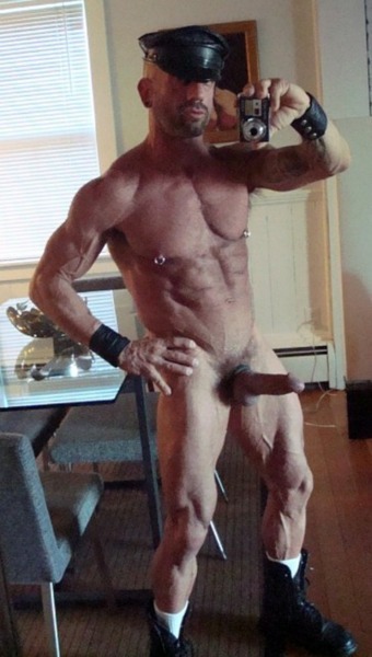brettw114:  mens-cum:  YES SIR, I DO EHAT YOU WANT!  Daddy 