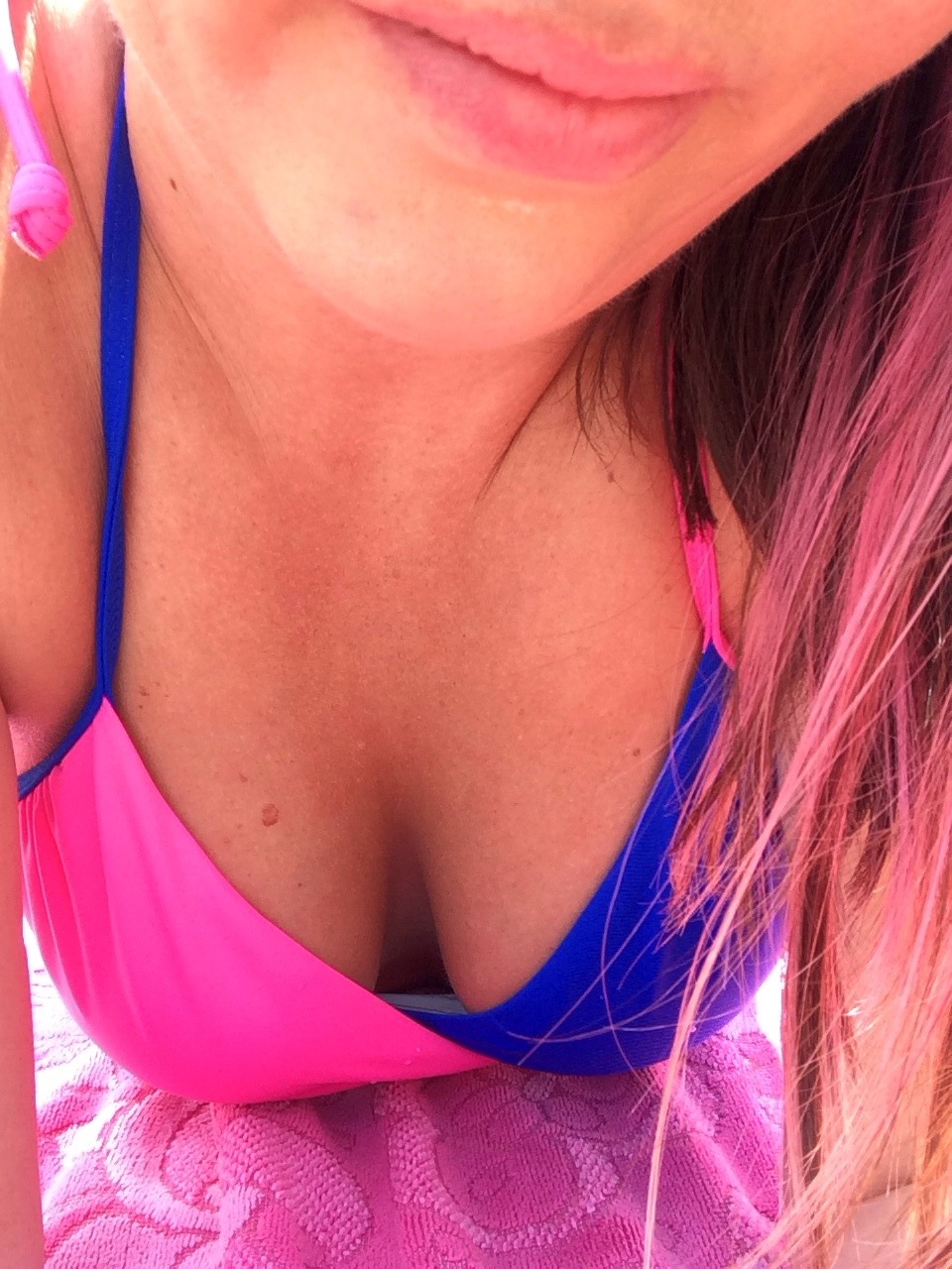 hornynurse32:  ☀️💖💙Being a little playful at the pool while laying in the