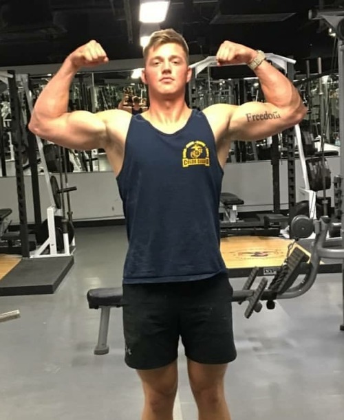 Porn chettbro:USMC “This Marine Lives For Lifting” photos