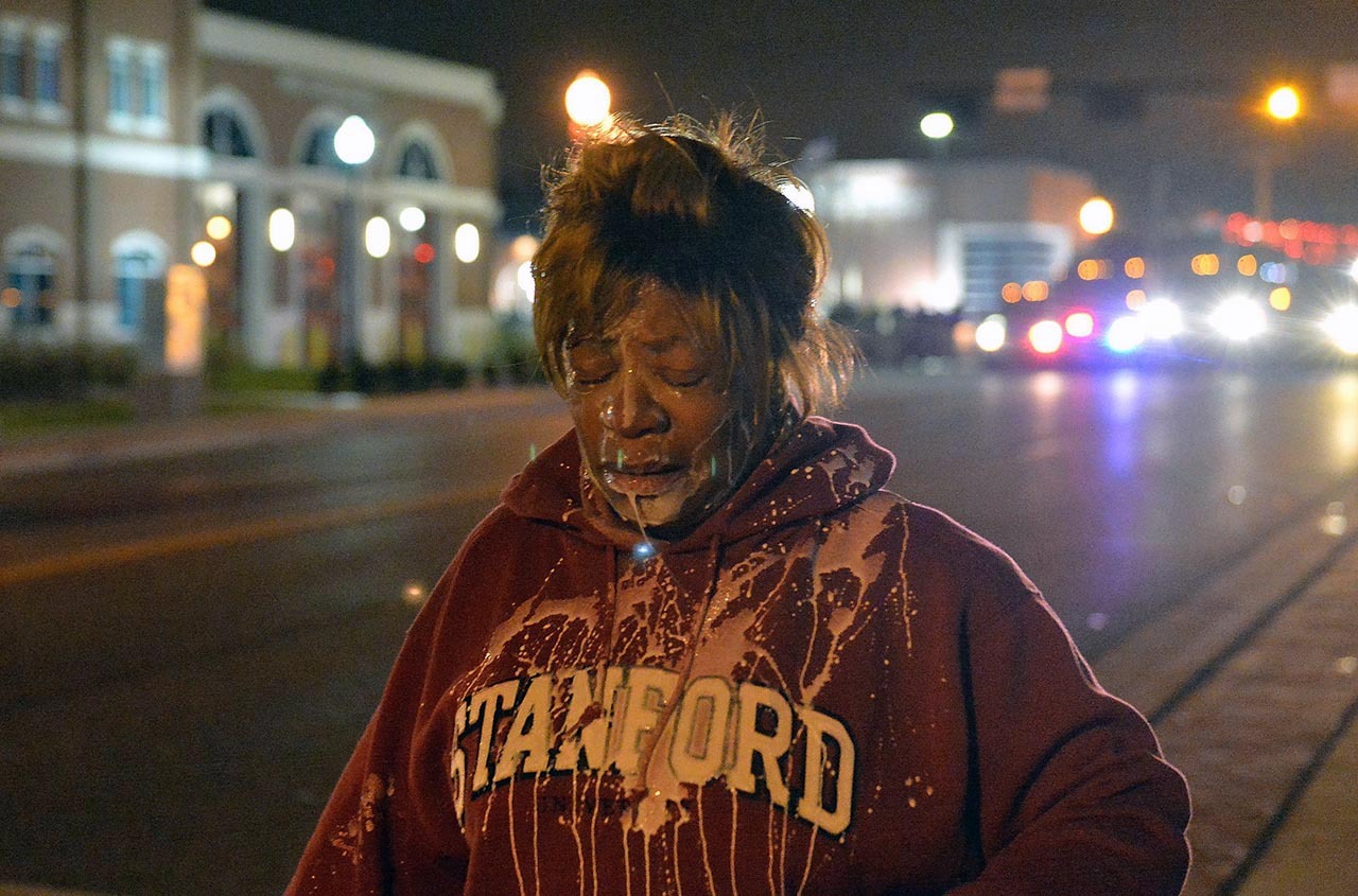 Graves disturbios en EEUU tras quedar libre de cargos el policía que mató a Michael Brown. (AFP)